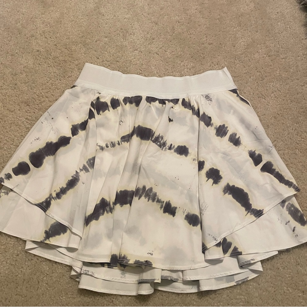 Lululemon skirt size 6